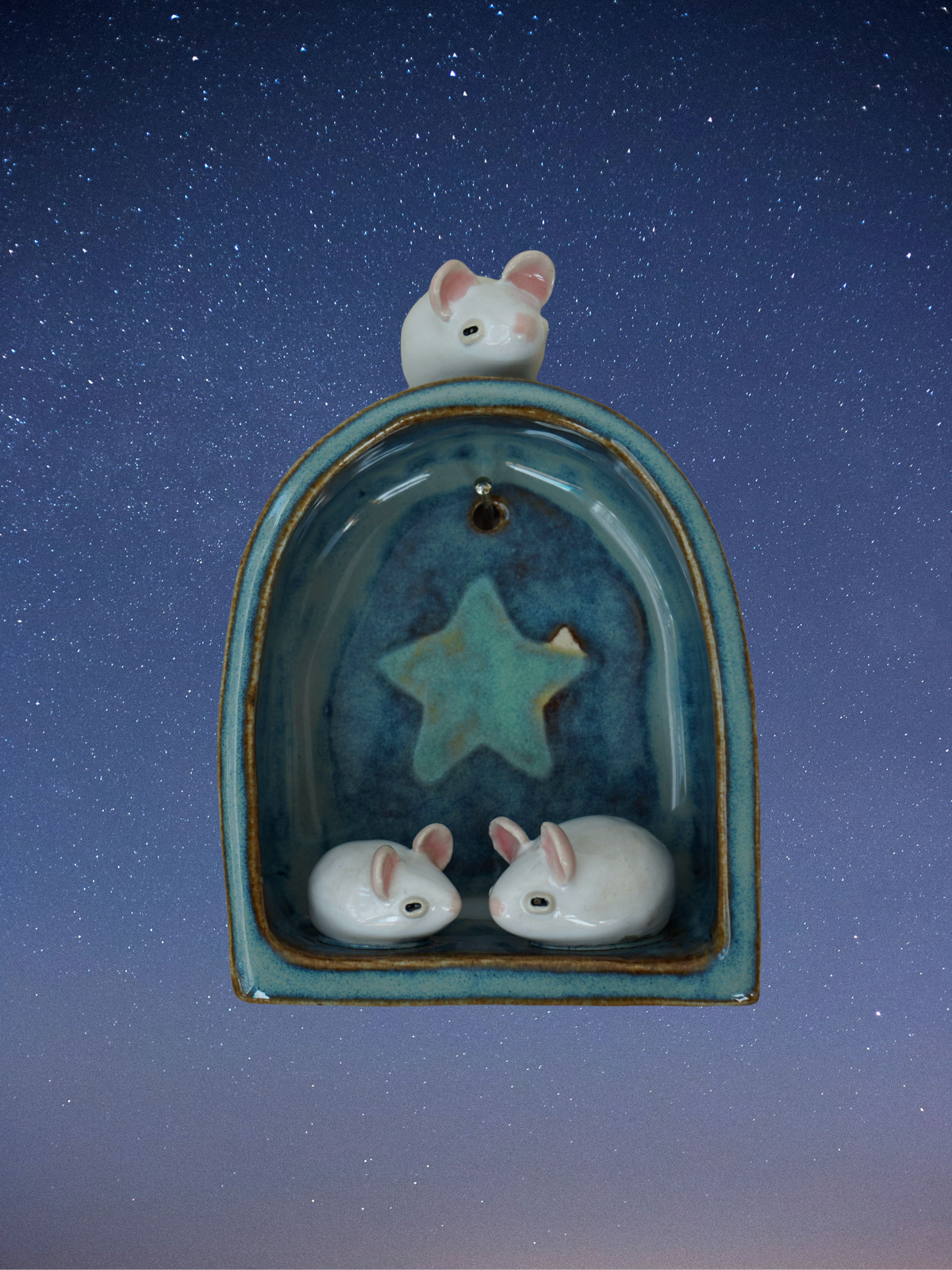 three cozy smice wall hanging